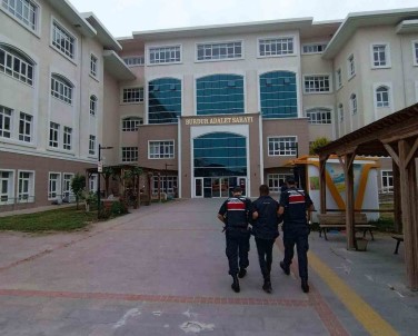 Burdur'da Jandarma Ekiplerinin Asayis Çalismalarinda 5 Firari Yakalanarak Cezaevine Gönderildi