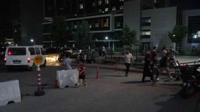 Malatya'da 58 Isçi Gida Zehirlenmesi Süphesiyle Hastaneye Kaldirildi