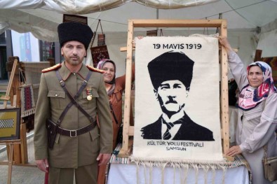 155 Bin Kisi Ilmek Atarak Bu Portreyi Ördü