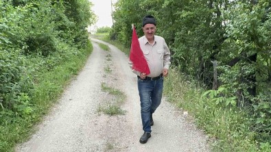 30 Yil Önce Kapanan Köy Okulunda Her Pazartesi Ve Cuma Günleri Istiklal Marsi Töreni Yapiliyor
