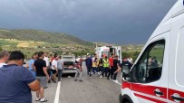 Ankara'da 3 Araç Birbirine Girdi Açiklamasi 10 Kisi Yaralandi