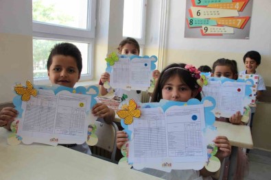 Bingöl'de 60 Bine Yakin Ögrenci Karne Heyecani Yasadi