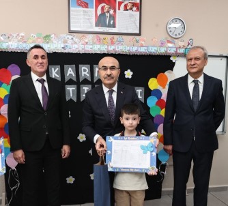 Bursa'da 700 Bin Ögrenci Karne Heyecani Yasadi