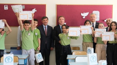 Erzincan'da 44 Bin 785 Ögrenci Karne Sevinci Yasadi