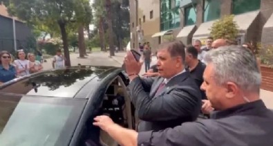 İzmir Büyükşehir'de arbede: Tugay'ın koruma aracı bir işçinin ayağını ezdi!