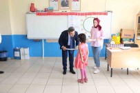 Kaymakam Özçelik, Ögrencilerin Karne Heyecanina Ortak Oldu