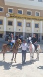 Lise Ögrencileri Karne Almaya Atlarla Gittiler Açiklamasi 'Ehliyetim Olmadigi Için Ben De Atla Geldim' Haberi