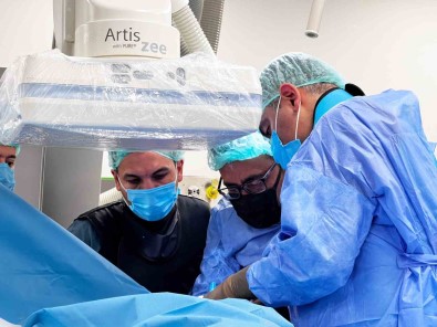Manisa Sehir Hastanesinde Kalbe Ameliyatsiz Operasyon