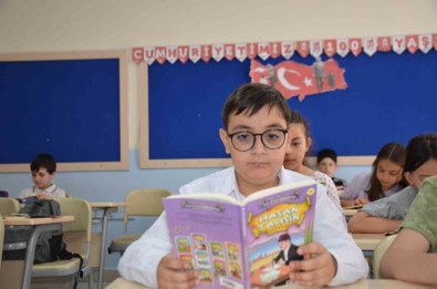 Minik Ahmet 4 Yilda 5 Bin 10 Kitap Okudu