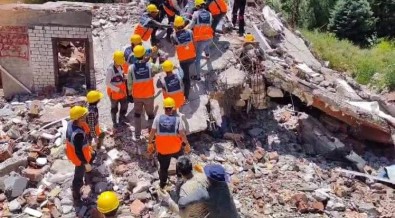 Tatbikat Gerçekçi Olsun Diye Enkaz Altindan Çikanlarin Yakinlari Sinir Krizi Geçirdi