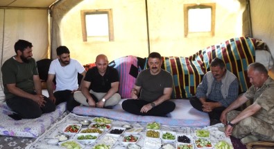 Tunceli Valisi Tekbiyikoglu, Yaylacilarla Bir Araya Geldi