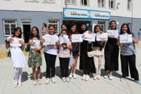 Van'da Ögrencilerin Karne Heyecani