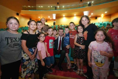 Baskan Karagöl'den Karne Alan Çocuklara Tiyatro Sürprizi