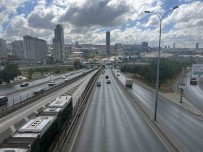 Bayram Tatilinin Ilk Günü Istanbul'da Trafik Bos Kaldi