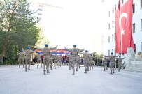 Komandolar Zeybek Performansiyla Göz Doldurdu