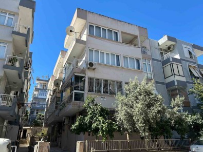 15 Yasindaki Hacer 120'Ye Yakin Biçak Darbesiyle Öldürülmüs