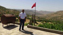 Her Babalar Günü'nde Sehit Edilen Ailesini Ziyaret Ediyor Haberi