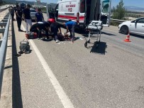 Isparta-Burdur Kara Yolunda Kontrolden Çikan Motosiklet Bariyere Çarpti Açiklamasi 1 Ölü, 1 Yarali Haberi