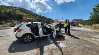 Seyir Halindeki Otomobil Alev Aldi, 3 Kisi Dumandan Etkilendi Haberi