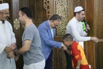 Siirt Valisi Kizilkaya, Bayram Namazi Sonrasinda Halkla Bayramlasti Haberi