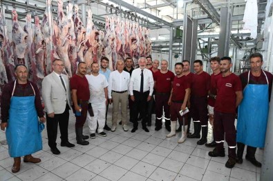 Baskan Basdegirmen, Kurban Kesimlerinde Vatandaslarla Bayramlasti