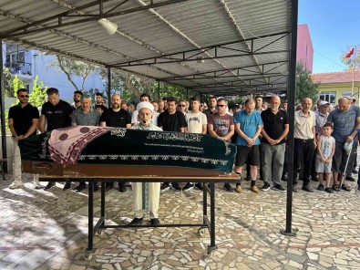 Eski Sevgilisi Tarafindan Vahsice Katledilen 15 Yasindaki Hacer Son Yolculuguna Ugurlandi