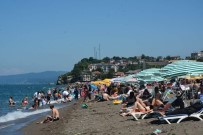 Akçakoca Sahilleri Tiklim Tiklim Doldu