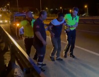 Köprüde Intihara Kalkisan Sahsi Devriye Gezen Polisler Ikna Etti Haberi