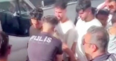 Kurban bayramı tatilinde metrobüs durağında 25 kaçak göçmen yakalandı