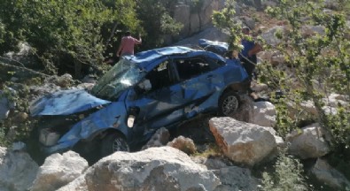 Osmaniye'de yayla yolunda otomobil uçuruma yuvarlandı: 5 yaralı