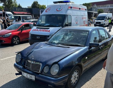 Yolun Karsisina Geçmek Isteyen Genç Kiza Otomobil Çarpti Açiklamasi 1 Ölü