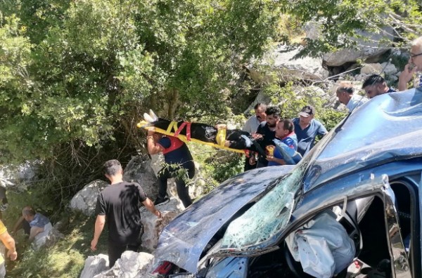 Osmaniye'de yayla yolunda otomobil uçuruma yuvarlandı: 5 yaralı