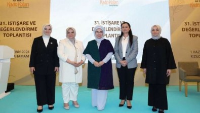 Emine Erdoğan, AK Parti'nin kadın MYK ve MKYK üyeleri ile milletvekilleriyle buluştu