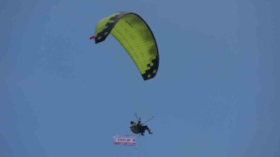 Jandarma'nin Kurulusunun 185'Inci Yil Dönümünde Burdur Gölü Kenarina Parasütle Indiler