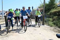 Manisa'da Dünya Çevre Haftasi'nda Bisiklet Turu Düzenlendi