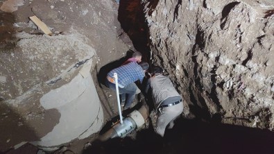 3 Bin Nüfuslu Beldenin Içme Suyu Sebekesini Tas Ve Kerestelerle Tikadilar