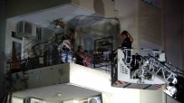 Birinci Katta Çikan Yangin Apartmani Dumana Bogdu, Vatandaslar Balkonlara Siginda