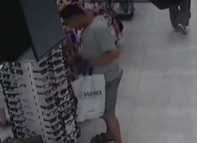 Gaziosmanpasa'da Müsteri Kiligindaki Hirsiz Çok Sayida Gözlük Ve Çanta Çaldi Açiklamasi O Anlar Kamerada