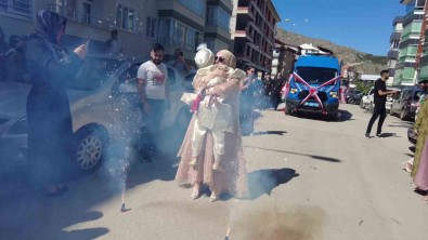 Jandarma Araci Sehit Çocugunun Sünnet Arabasi Oldu