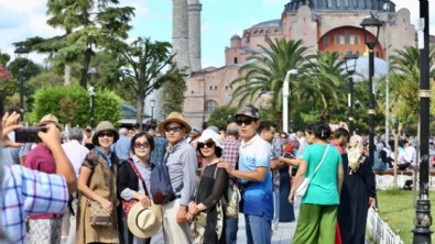 Türkiye'de turizm sezonu canlandı: Akın akın geliyorlar...