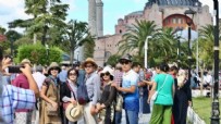 Türkiye'de turizm sezonu canlandı: Akın akın geliyorlar...