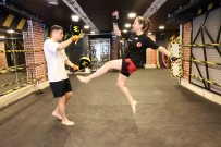 Abisinin Yolundan Giderek Basladigi Kick Boksta Dünya Kupasini Kazandi