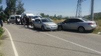 Isparta'da Otomobiller Kafa Kafaya Çarpisti Açiklamasi 3 Yarali Haberi
