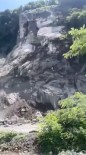 Hopa'da Yamaçtan Kopan Kayalar Seyir Halindeki Araca Isabet Etti Açiklamasi Karayolu Ulasima Kapandi