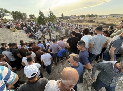 Mardin'deki Yanginda Hayatini Kaybeden 8 Vatandas Defnedildi