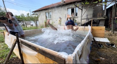 Bin 500 Liraya 4 Kisilik Havuz Yapti