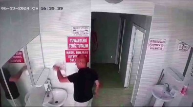 Cami Tuvaletindeki Sabunlugu Çaldi, O Anlar Kamerada