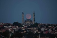 Edirne'de Selimiye Camii Ve Dolunay Görsel Sölen Olusturdu