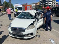 Elazig'da Otomobil Tira Çarpti Açiklamasi 3 Yarali