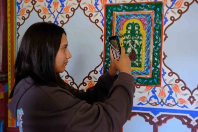 Geleneksel Türk Misafir Odalarinin El Emegi Göz Nuru Örnekleri Gümüshane'de